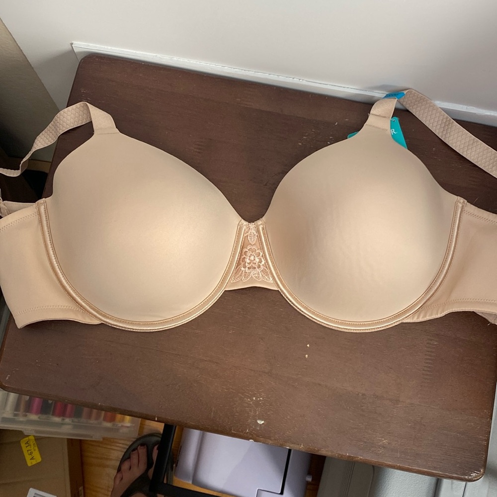Women’s bra size 40 DDD.